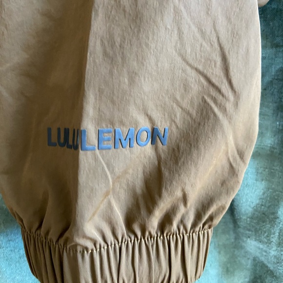 Lululemon windbreaker, sz 4 - Picture 4 of 6